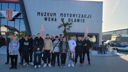 Wycieczka klasy 3 B do Muzeum Motoryzacji w Oławie! 