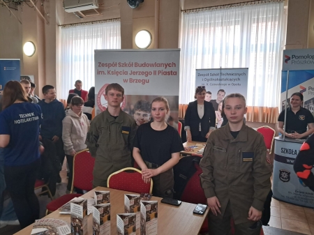 Targi Edukacyjne w Lewinie Brzeskim