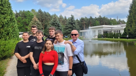 Młodzi pasjonaci motoryzacji na targach Automechanika Warsaw