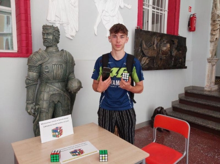 Mistrz w speedcubingu