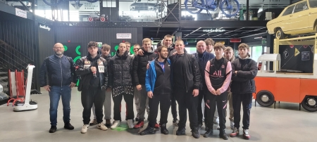 Pasja do motoryzacji w praktyce – wycieczka klasy 2B