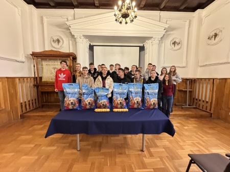 „4TBS z wielkim sercem – pomagamy czworonogom!”