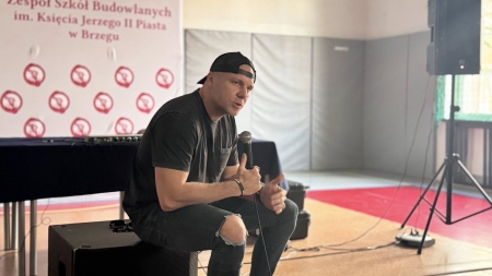 „Jedno życie” – spotkanie z Piotrem „POISON” Plichtą w naszej szkole