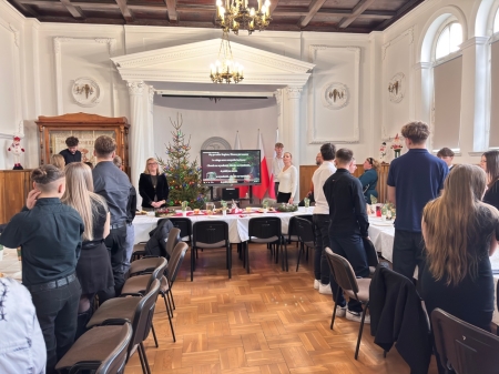 Ciepło, bliskość i dobro w naszej szkole - wigilia Samorządu Uczniowskiego 