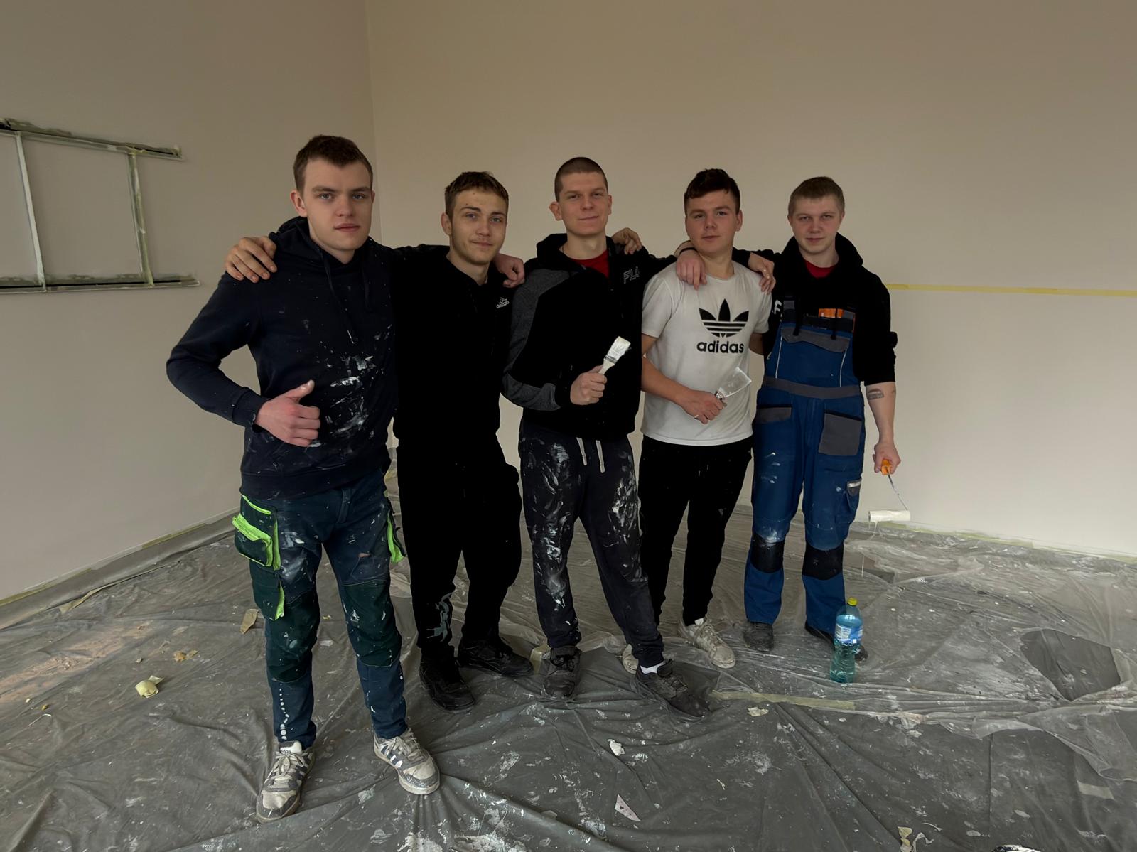 4 TBS w akcji – chłopaki odremontowali salę językową!