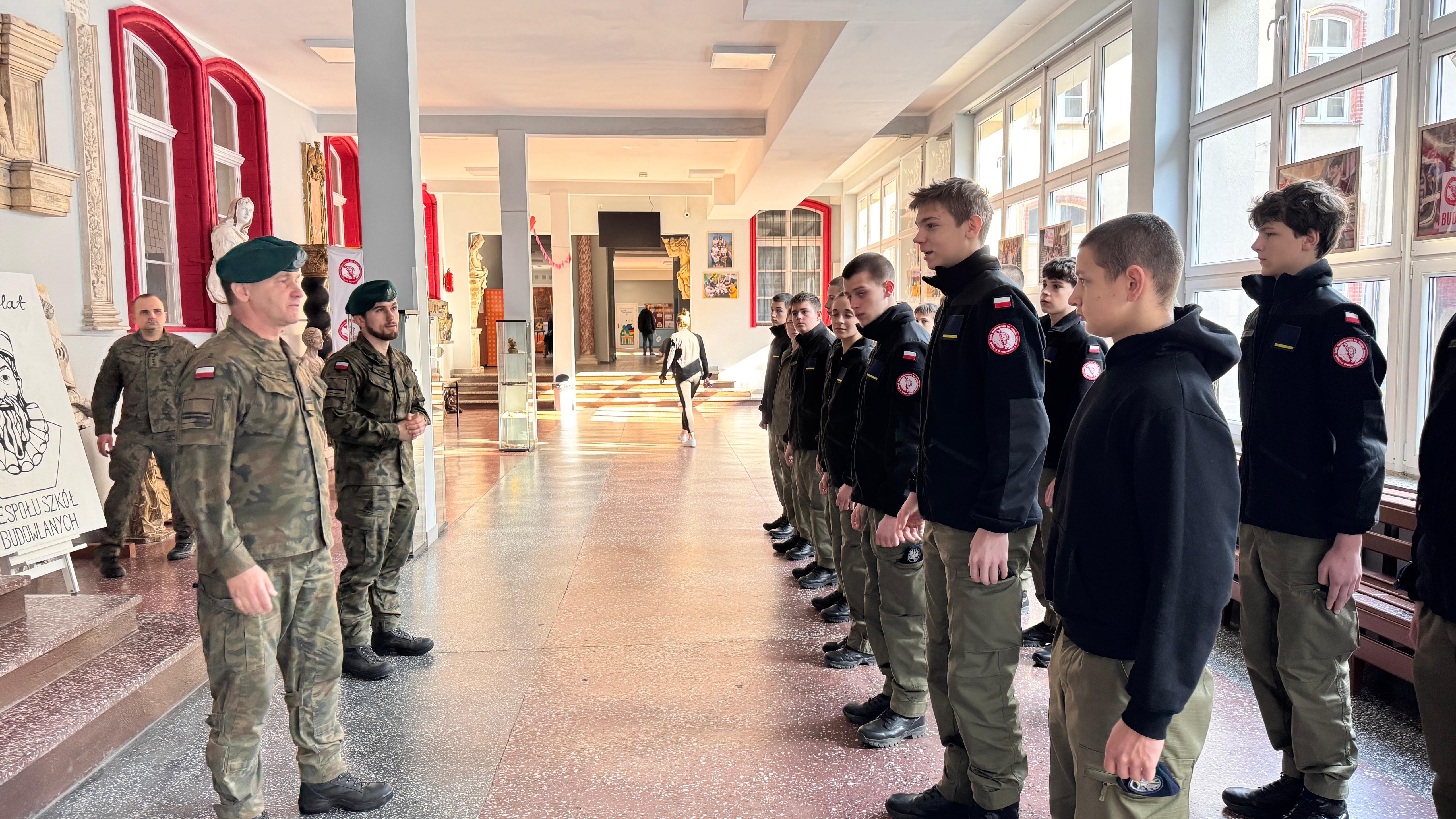 Przygotowanie wojskowe – nauka i kadetowanie