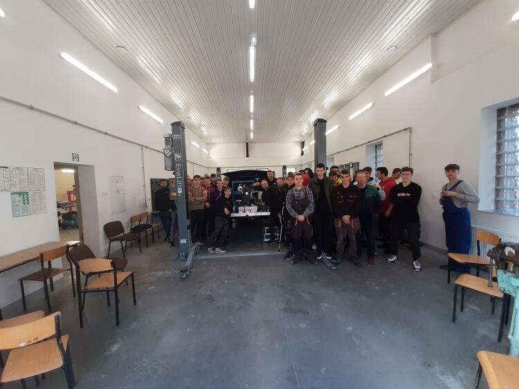 Profesjonalne szkolenie z firmą Elring dla uczniów technikum pojazdów ...